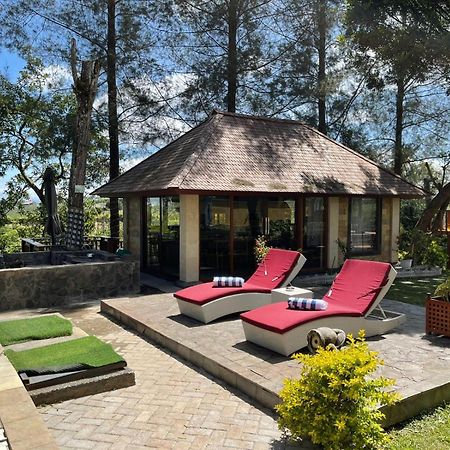 Balinese Villa In Berastagi Exterior photo